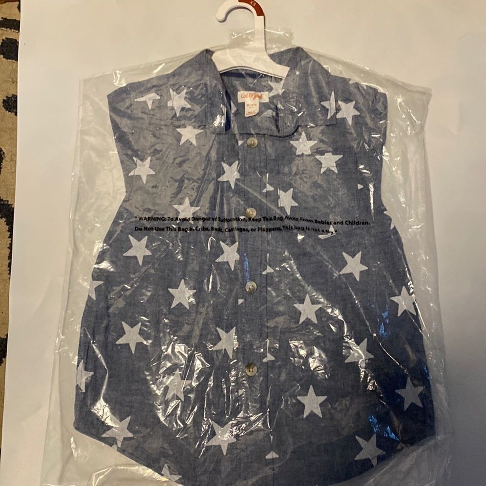 Short sleeve unisex kids button top color cruise blue eight white stars.